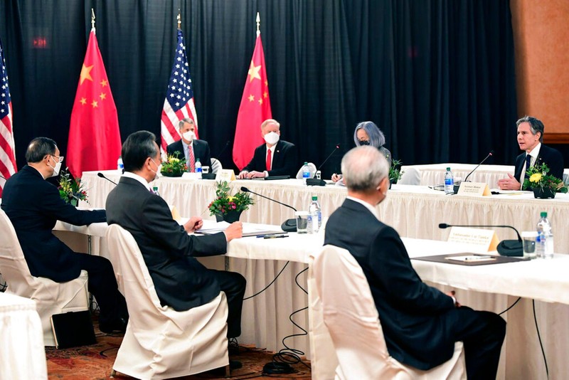 Trang tin Đông Phương mô tả không khí cuộc hội đàm là "nồng nặc mùi thuốc súng" (Ảnh: AP). Trang tin Đông Phương mô tả không khí cuộc hội đàm là "nồng nặc mùi thuốc súng" (Ảnh: AP).