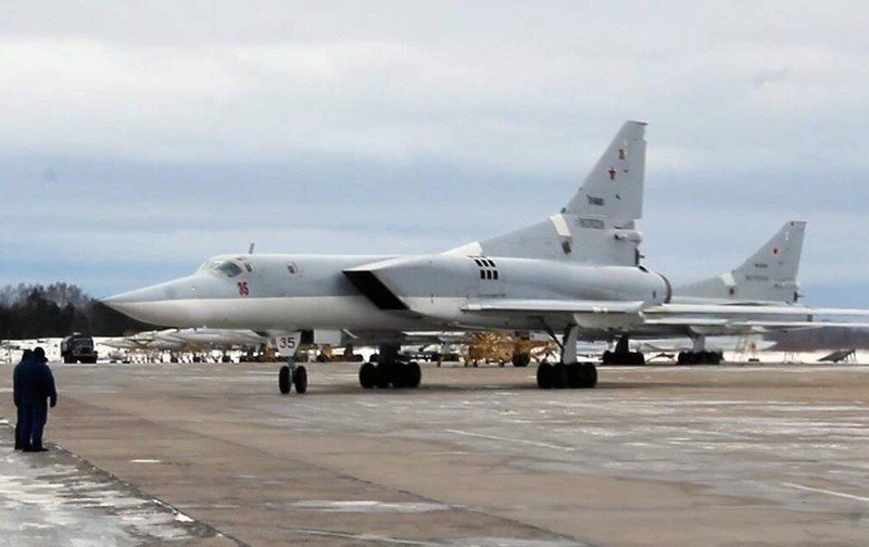 Máy bay Tu-22 M3 Backfire ở sân bay Shaikovka (Ảnh: BQPNga).