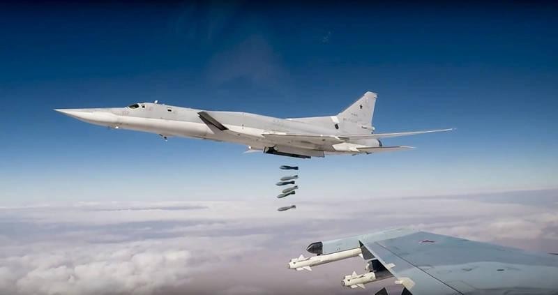 Máy bay siêu thanh Tu-22M3 đang thực hiện nhiệm vụ ném bom tấn công mục tiêu mặt đất (Ảnh: Sohu). Máy bay siêu thanh Tu-22M3 đang thực hiện nhiệm vụ ném bom tấn công mục tiêu mặt đất (Ảnh: Sohu).