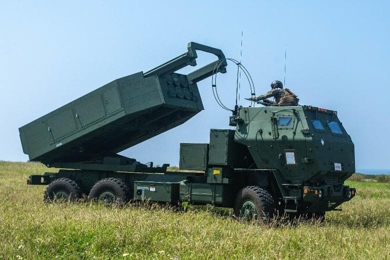 Hệ thống pháo phản lực HIMAS của quân đội Mỹ ở Nhật diễn tập Ảnh: Đông Phương). Hệ thống pháo phản lực HIMAS của quân đội Mỹ ở Nhật diễn tập Ảnh: Đông Phương).