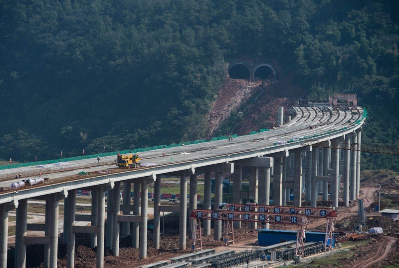 Con đường cao tốc đắt nhất thế giới hiện chưa hoàn thành (Ảnh: Đa Chiều).