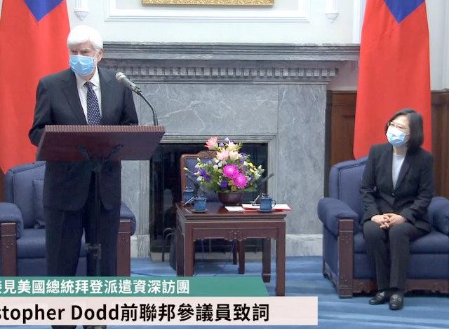 Ông Chris Dodd phát biểu tại buổi tiếp kiến bà Thái Anh Văn (Ảnh: CRTT). Ông Chris Dodd phát biểu tại buổi tiếp kiến bà Thái Anh Văn (Ảnh: CRTT).