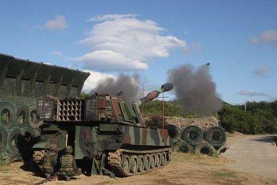 Pháo tự hành kiểu cũ M-109A2 của quân đội Đài Loan tham gia cuộc diễn tập Hán Quang - 26 (Ảnh: Sina).