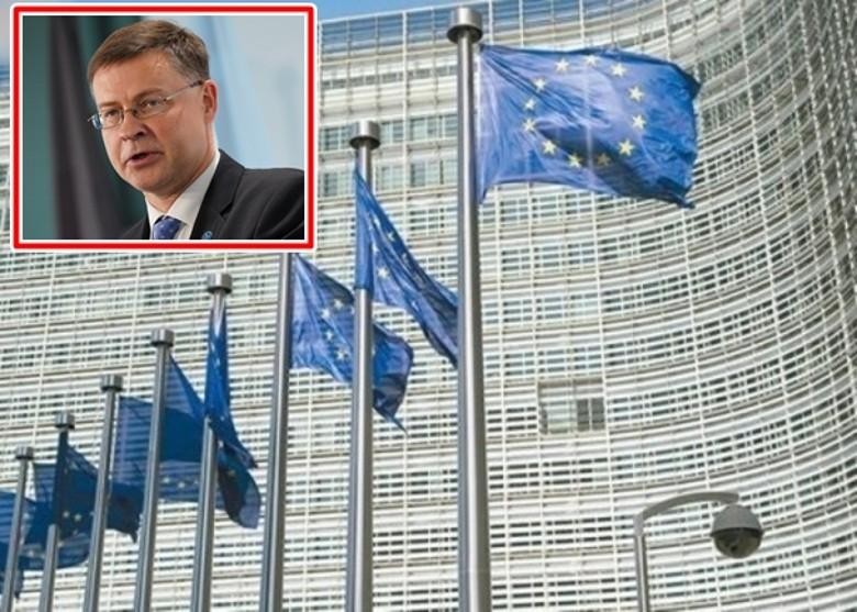 Valdis Dombrovskis, Phó Chủ tịch Ủy ban châu Âu (ảnh nhỏ) tuyên bố EU đã đình chỉ quá trình xem xét phê chuẩn Hiệp định đầu tư Trung Quốc - EU (Ảnh: Đông Phương).