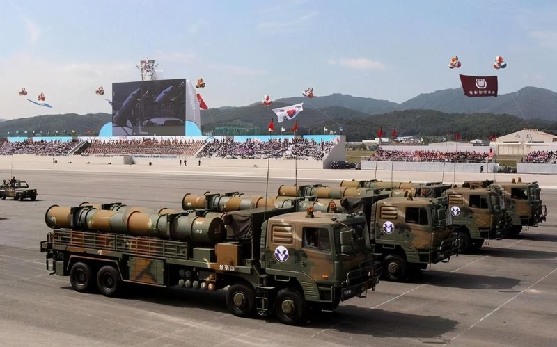 Tên lửa Hyunmoo-4 của Hàn Quốc có tầm bắn 800km (Ảnh: Yonhap). Tên lửa Hyunmoo-4 của Hàn Quốc có tầm bắn 800km (Ảnh: Yonhap).