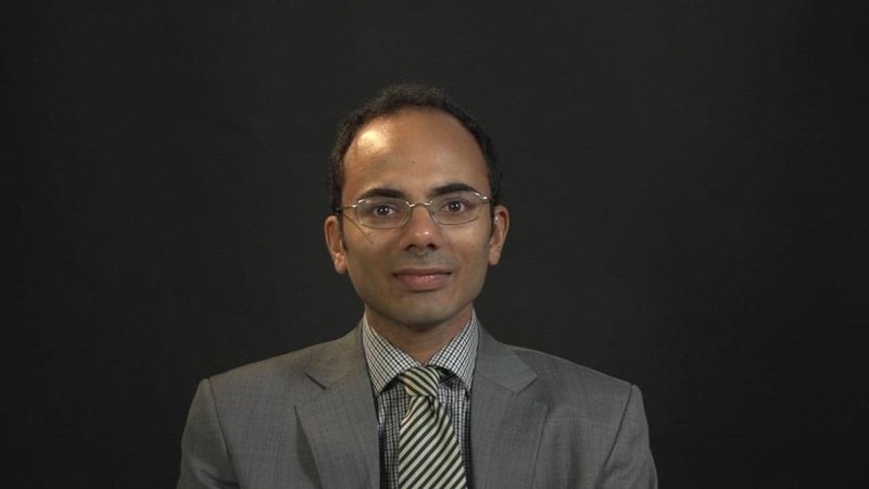 Ông Sulmaan Wasif Khan, Trợ lý giáo sư tại Học viện Luật và Ngoại giao Fletcher thuộc Đại học Tufts, Mỹ (Ảnh: supchina).