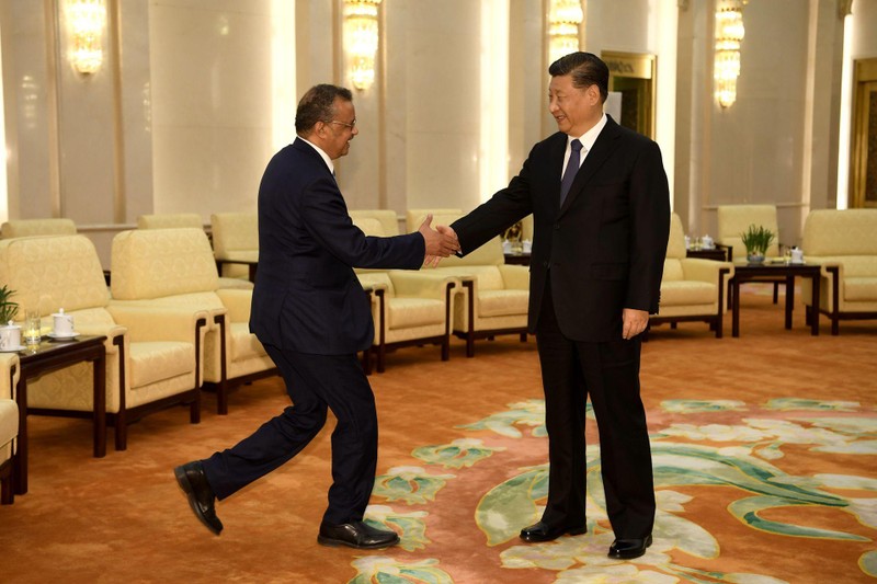 Ngày 28/1/2020 khi dịch đang bùng phát, ông Tedros Adhanom gặp ông Tập Cận Bình, ca ngợi Trung Quốc đang nỗ lực chưa từng có để kiểm soát dịch bệnh (Ảnh: Reuters). Ngày 28/1/2020 khi dịch đang bùng phát, ông Tedros Adhanom gặp ông Tập Cận Bình, ca ngợi Trung Quốc đang nỗ lực chưa từng có để kiểm soát dịch bệnh (Ảnh: Reuters).