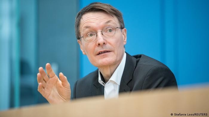 Ông Karrl Lauterbach, một chuyên gia về các vấn đề Y tế của Đảng Dân chủ Xã hội Đức dự đoán mùa Thu tới chủng đột biến Delta sẽ lại gây ra nhiều ca bệnh hơn ở Đức (Ảnh: Deutsche Welle). Ông Karrl Lauterbach, một chuyên gia về các vấn đề Y tế của Đảng Dân chủ Xã hội Đức dự đoán mùa Thu tới chủng đột biến Delta sẽ lại gây ra nhiều ca bệnh hơn ở Đức (Ảnh: Deutsche Welle).