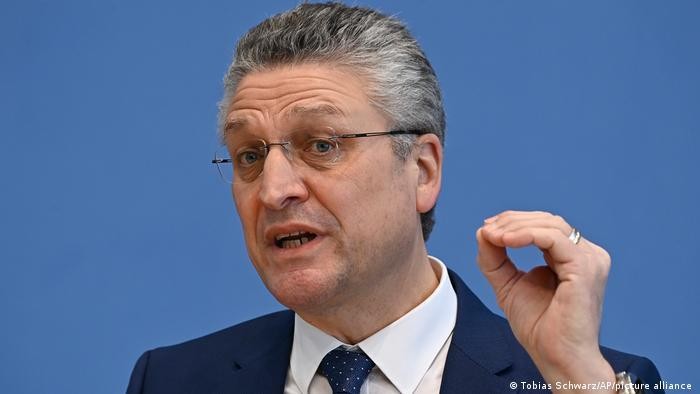 Giám đốc cơ quan Kiểm soát dịch bệnh Đức Lothar Wieler cảnh báo tỷ lệ người nhiễm chủng Delta ở Đức đang tăng nhanh (Ảnh: AP). Giám đốc cơ quan Kiểm soát dịch bệnh Đức Lothar Wieler cảnh báo tỷ lệ người nhiễm chủng Delta ở Đức đang tăng nhanh (Ảnh: AP).