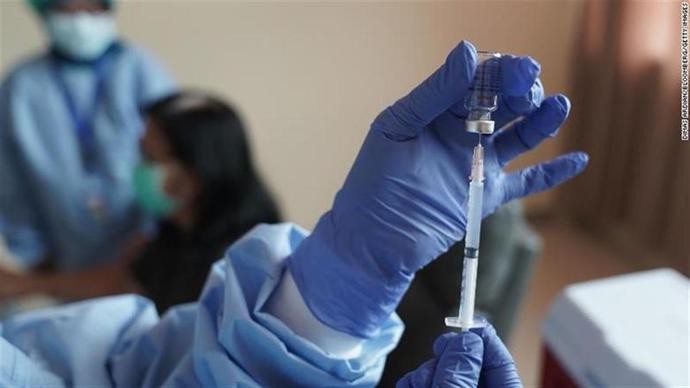 Hơn 350 nhân viên y tế Indonesia đã tiêm đủ liều vaccine COVID-19 nhưng vẫn bị nhiễm SARS-CoV-2 (Ảnh: CNA). Hơn 350 nhân viên y tế Indonesia đã tiêm đủ liều vaccine COVID-19 nhưng vẫn bị nhiễm SARS-CoV-2 (Ảnh: CNA).