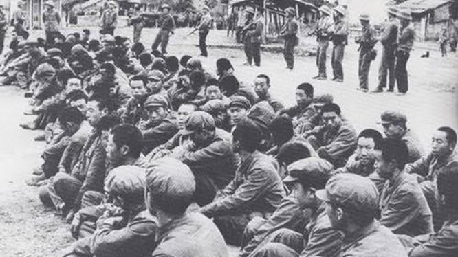 Tù binh Trung Quốc bị bắt trong Chiến tranh Bảo vệ biên giới phía Bắc Tháng 2/1979 (Ảnh: Tư liệu).