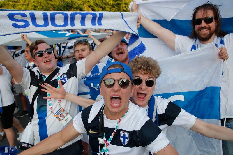 Ít nhất 300 cổ động viên Phần Lan đã lây nhiễm COVID-19 sau khi xem trận cầu ở St. Peterburg (Nga) trở về (Ảnh: Reuters). Ít nhất 300 cổ động viên Phần Lan đã lây nhiễm COVID-19 sau khi xem trận cầu ở St. Peterburg (Nga) trở về (Ảnh: Reuters).