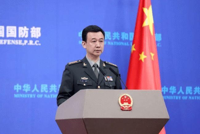 Người phát ngôn Bộ Quốc phòng Trung Quốc Ngô Khiêm lớn tiếng cảnh báo Mỹ về việc cho máy bay hạ cánh xuống Đài Loan (Ảnh: THX). Người phát ngôn Bộ Quốc phòng Trung Quốc Ngô Khiêm lớn tiếng cảnh báo Mỹ về việc cho máy bay hạ cánh xuống Đài Loan (Ảnh: THX).