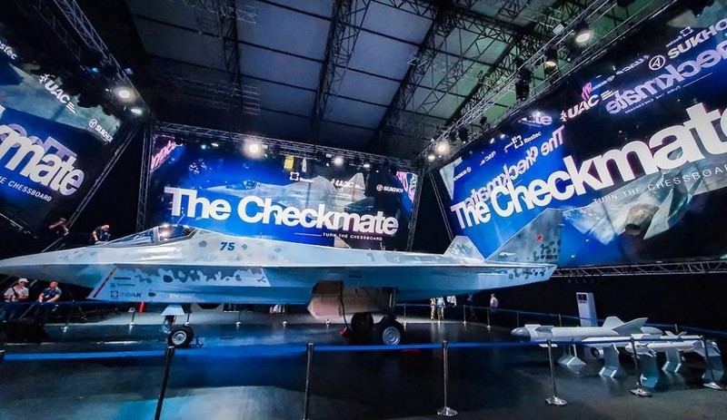 Chiếc máy bay nhìn ngang (Ảnh: 163). Chiếc máy bay nhìn ngang (Ảnh: 163).