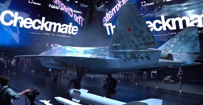 Máy bay có thể mang hơn 7 tấn vũ khí gồm tên lửa không đối không, bom thông minh, tên lửa đạn đạo (Ảnh: 163). Máy bay có thể mang hơn 7 tấn vũ khí gồm tên lửa không đối không, bom thông minh, tên lửa đạn đạo (Ảnh: 163).