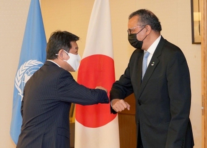 Ngày 23/7, tiếp ông Tedros Adhanom đến thăm, Bộ trưởng Ngoại giao Nhật Motegi Toshimitsu bày tỏ ủng hộ kế hoạch điều tra truy xuất nguồn gốc SARS-CoV-2 giai đoạn 2 của WHO (Ảnh: Dwnews). Ngày 23/7, tiếp ông Tedros Adhanom đến thăm, Bộ trưởng Ngoại giao Nhật Motegi Toshimitsu bày tỏ ủng hộ kế hoạch điều tra truy xuất nguồn gốc SARS-CoV-2 giai đoạn 2 của WHO (Ảnh: Dwnews).