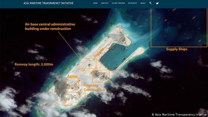 Trung Quốc đã lấp biển tạo đảo nhân tạo, xây dựng nhiều tiền đồn quân sự trên một số đảo nhỏ ở Biển Đông (Ảnh: Deutsche Welle).