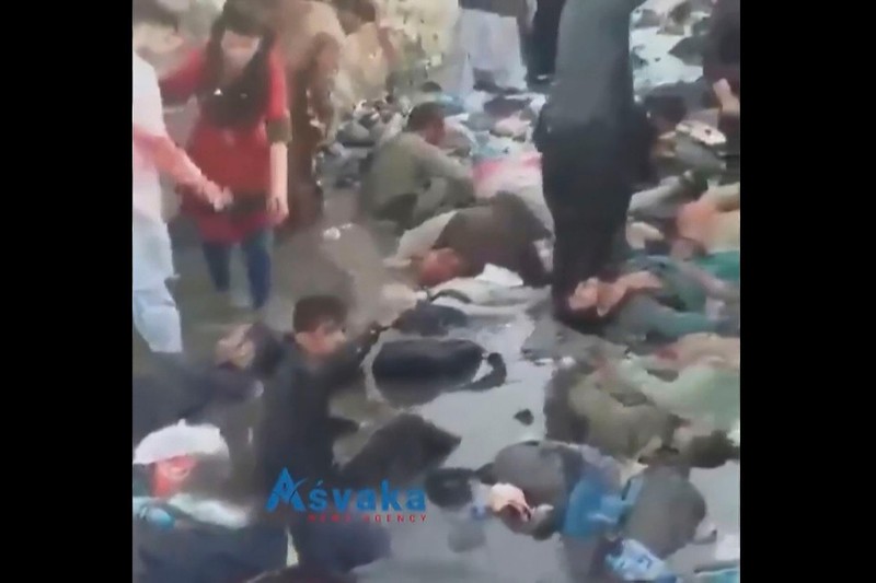 Hiện trường vụ đánh bom rất khủng khiếp (Ảnh: Asvaka).