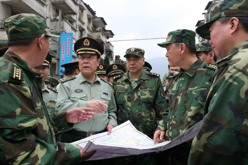 Quách Bá Hùng đến Tứ Xuyên thị sát sau trận động đất Vấn Xuyên (Ảnh: GPQB).