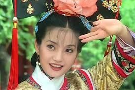 Triệu Vy trong vai Tiểu Yến Tử trong phim "Hoàn Châu cách cách", bộ phim làm nên tên tuổi cô năm 1998 (Ảnh: sina). Triệu Vy trong vai Tiểu Yến Tử trong phim "Hoàn Châu cách cách", bộ phim làm nên tên tuổi cô năm 1998 (Ảnh: sina).