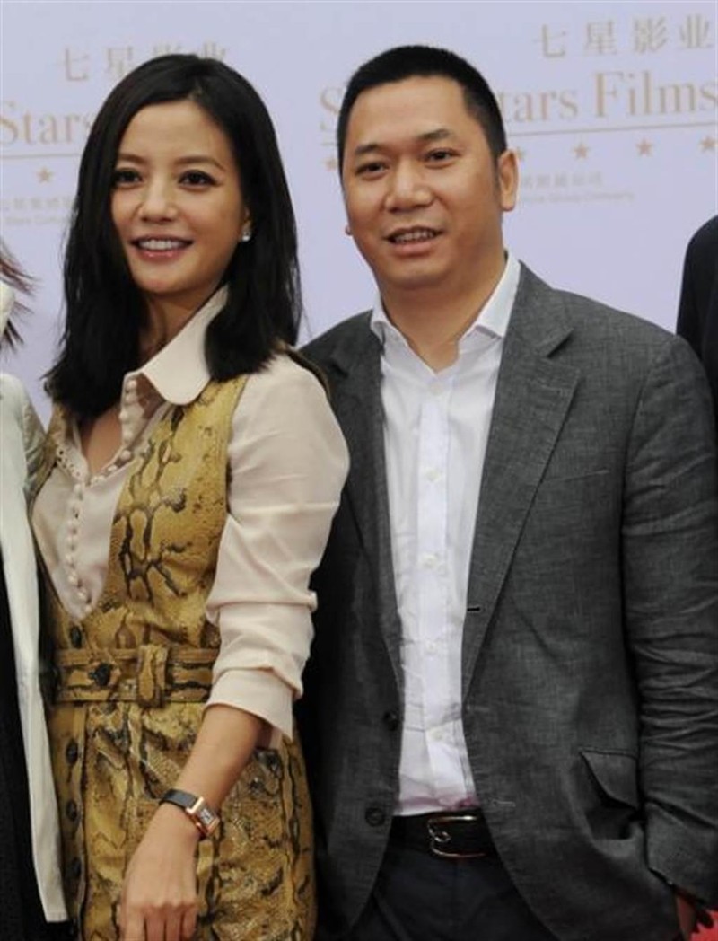 Triệu Vy và chồng Hoàng Hữu Long (Ảnh: chinatimes). Triệu Vy và chồng Hoàng Hữu Long (Ảnh: chinatimes).