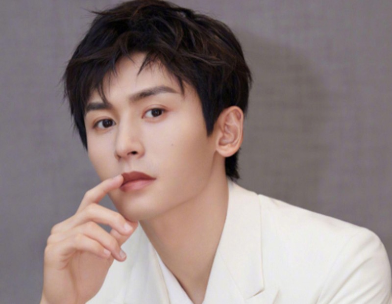 Trương Triết Hạn, diễn viên thuộc công ty của Triệu Vy bị coi là "phần tử thân Nhật" (Ảnh: Dwnews). Trương Triết Hạn, diễn viên thuộc công ty của Triệu Vy bị coi là "phần tử thân Nhật" (Ảnh: Dwnews).