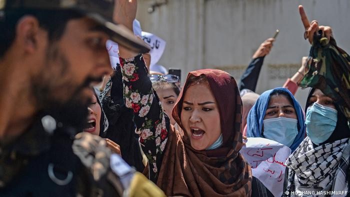 Phụ nữ Afghanistan biểu tình ở Kabul đòi quyền lợi hôm 7/9, bị Taliban bắn chỉ thiên giải tán (Ảnh: AFP. Phụ nữ Afghanistan biểu tình ở Kabul đòi quyền lợi hôm 7/9, bị Taliban bắn chỉ thiên giải tán (Ảnh: AFP.