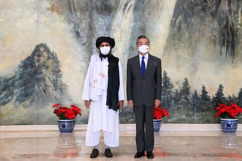 Phó thủ lĩnh Abdul Ghani Baradar, người có quan hệ tốt với Trung Quốc được trao chức Phó Thủ tướng thứ nhất (Ảnh: Xinhua). Phó thủ lĩnh Abdul Ghani Baradar, người có quan hệ tốt với Trung Quốc được trao chức Phó Thủ tướng thứ nhất (Ảnh: Xinhua).