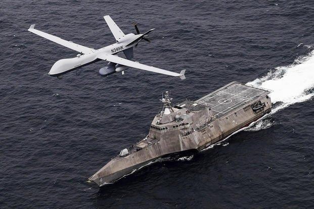Máy bay không người lái MQ-9 Sea Guardian phối hợp với tàu mặt nước (Ảnh: Defence News). Máy bay không người lái MQ-9 Sea Guardian phối hợp với tàu mặt nước (Ảnh: Defence News).