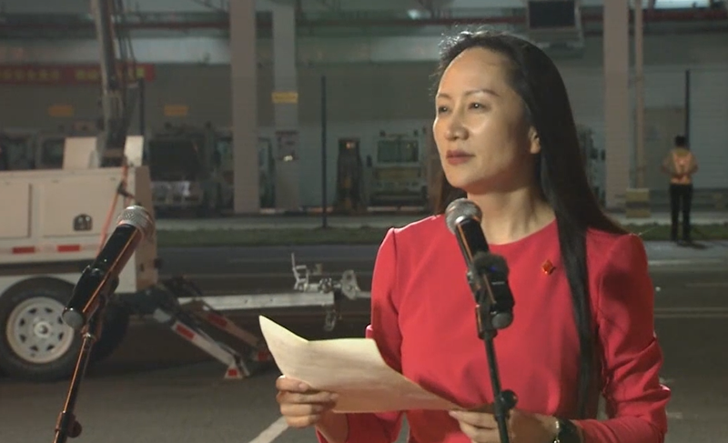 Mạnh Vãn Chu phát biểu tại sân bay Thâm Quyến, cám ơn Đảng Cộng sản và nhà nước Trung Quốc (Ảnh: CCTV).