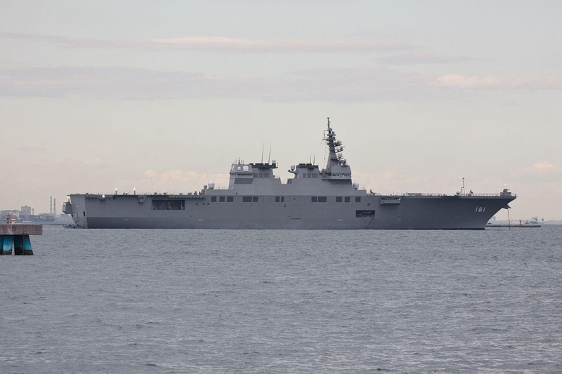 Tàu Izumo của Nhật đã nâng cấp, có thể dùng cho máy bay F-35 cất, hạ cánh (Ảnh: Dwnews).