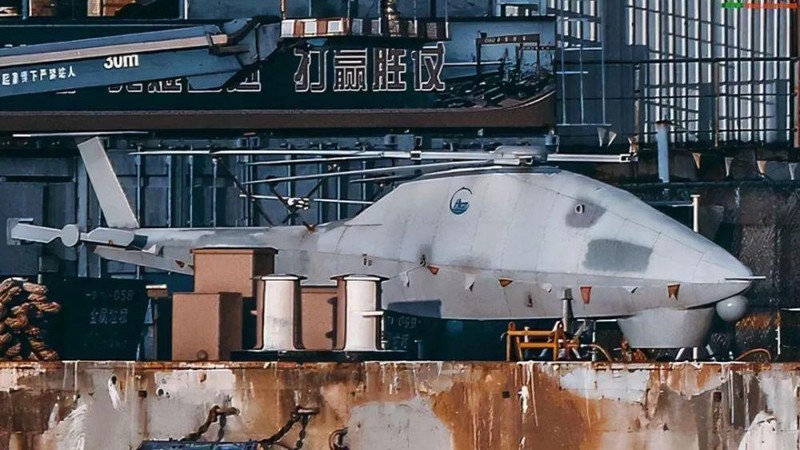 Mô hình chiếc UAV trực thăng bí ẩn trên chiếc Type 075 đang đóng (Ảnh: 163). Mô hình chiếc UAV trực thăng bí ẩn trên chiếc Type 075 đang đóng (Ảnh: 163).