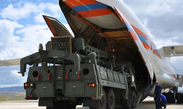 Việc Thổ Nhĩ Kỳ mua tên lửa phòng không S-400 của Nga đã khiến quan hệ của họ với Mỹ và các đồng minh NATO xấu đi (Ảnh: AP). Việc Thổ Nhĩ Kỳ mua tên lửa phòng không S-400 của Nga đã khiến quan hệ của họ với Mỹ và các đồng minh NATO xấu đi (Ảnh: AP).