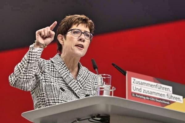 Bà Annegret Kramp-Karrenbauer , Bộ trưởng Quốc phòng Đức (Ảnh: Deutsche Welle).