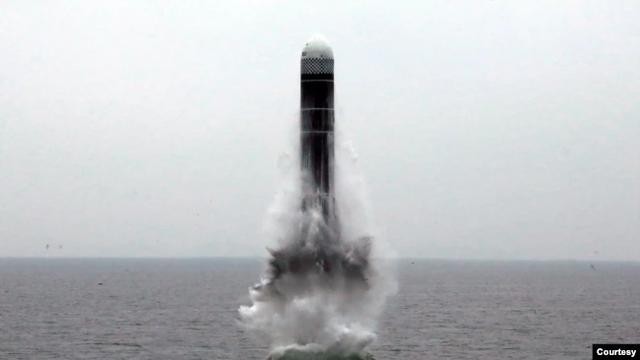 Tháng 9 vừa qua, Hàn Quốc đã lần đầu tiên phóng thử thành công tên lửa đạn đạo từ tàu ngầm (Ảnh: Newskks).