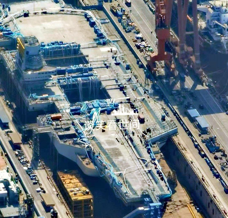 Ảnh chiếc tàu sân bay 003 của Trung Quốc đang được đóng ở Thượng Hải (Ảnh: Dwnews). Ảnh chiếc tàu sân bay 003 của Trung Quốc đang được đóng ở Thượng Hải (Ảnh: Dwnews).