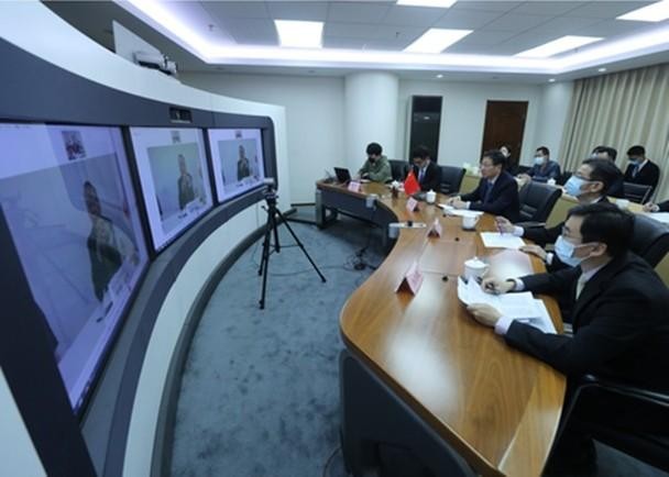 Đoàn Trung Quốc tham gia cuộc đối thoại trực tuyến Trung - Nhật về biển Hoa Đông hôm 10/11 (Ảnh: Đông Phương). Đoàn Trung Quốc tham gia cuộc đối thoại trực tuyến Trung - Nhật về biển Hoa Đông hôm 10/11 (Ảnh: Đông Phương).