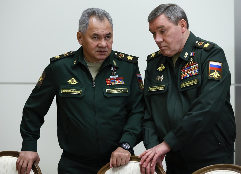 Bộ trưởng Quốc phòng Nga Sergey Shoigu (trái) và Tổng Tham mưu trưởng Valery Grasimov (Ảnh: Guancha). Bộ trưởng Quốc phòng Nga Sergey Shoigu (trái) và Tổng Tham mưu trưởng Valery Grasimov (Ảnh: Guancha).