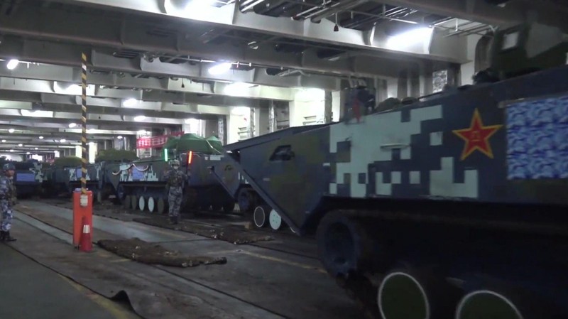 Chiến xa Trung Quốc trên tàu đổ bộ tham gia diễn tập tấn công Đài Loan (Ảnh: Dwnews). Chiến xa Trung Quốc trên tàu đổ bộ tham gia diễn tập tấn công Đài Loan (Ảnh: Dwnews).