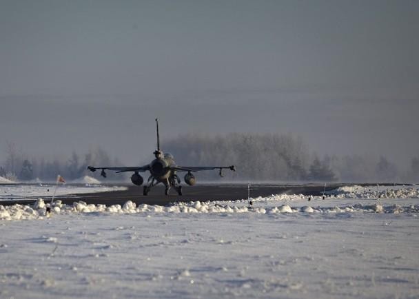 Máy bay chiến đấu F-16 của Ba Lan đóng ở Lithuania (Ảnh: PAP).