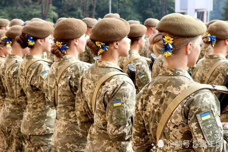 Một đơn vị nữ binh Ukraine tham gia diễu binh (Ảnh: 163.com). Một đơn vị nữ binh Ukraine tham gia diễu binh (Ảnh: 163.com).