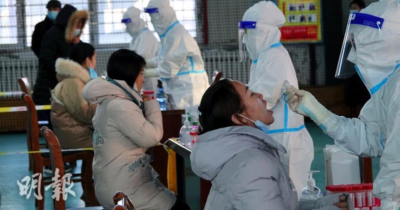 Lấy mẫu xét nghiệm SARS-CoV-2 cho dân chúng ở Nội Mông (Ảnh: CNS). Lấy mẫu xét nghiệm SARS-CoV-2 cho dân chúng ở Nội Mông (Ảnh: CNS).