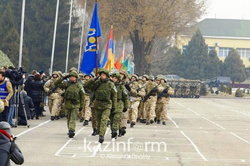 Những người lính cuối cùng của lực lượng gìn giữ hòa bình CSTO diễu hành trước khi lên đường về nước (Ảnh: Kainform) Những người lính cuối cùng của lực lượng gìn giữ hòa bình CSTO diễu hành trước khi lên đường về nước (Ảnh: Kainform)