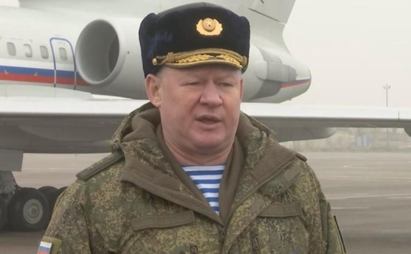Tướng Andrei Serdyukov, Tư lệnh lực lượng gìn giữ hòa bình CSTO phát biểu trước khi rời Kazakhstan (Ảnh: Sina). Tướng Andrei Serdyukov, Tư lệnh lực lượng gìn giữ hòa bình CSTO phát biểu trước khi rời Kazakhstan (Ảnh: Sina).