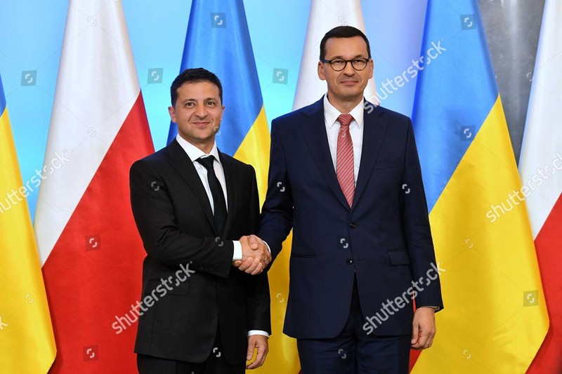 Tổng thống Ukraine Zelensky và Thủ tướng Balan Morawiecki (Ảnh: shutterstock).