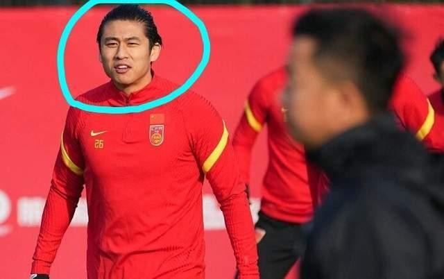 Zhang Yuning nổi bật với chỏm tóc đuôi ngựa (Ảnh Sohu). Zhang Yuning nổi bật với chỏm tóc đuôi ngựa (Ảnh Sohu).