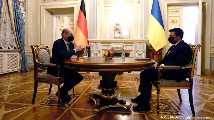 Thủ tướng Đức Olaf Scholz và Tổng thống Ukraine Zelensky hội đàm hôm 14/2 (Ảnh: Deutsche Welle). Thủ tướng Đức Olaf Scholz và Tổng thống Ukraine Zelensky hội đàm hôm 14/2 (Ảnh: Deutsche Welle).