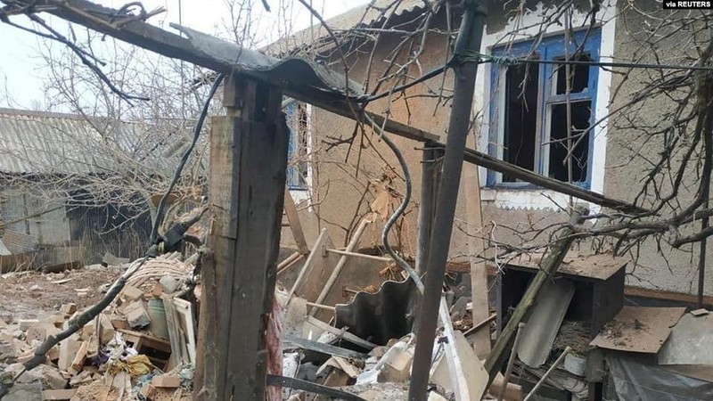 Ukraine tố cáo lực lượng ly khai thân Nga pháo kích vào ngôi làng do chính phủ kiểm soát (Ảnh: Reuters). Ukraine tố cáo lực lượng ly khai thân Nga pháo kích vào ngôi làng do chính phủ kiểm soát (Ảnh: Reuters).
