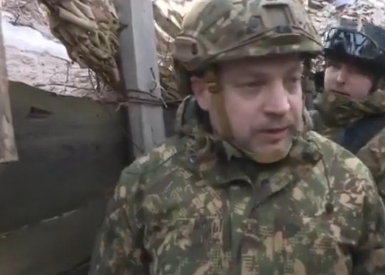 Bộ trưởng Nội vụ Ukraine Denys Monastyrsky thị sát mặt trận hôm 19/2 và bị tấn công bằng súng cối (Ảnh: Đông Phương). Bộ trưởng Nội vụ Ukraine Denys Monastyrsky thị sát mặt trận hôm 19/2 và bị tấn công bằng súng cối (Ảnh: Đông Phương).