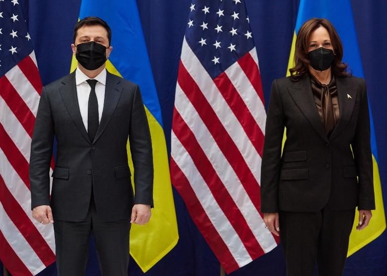 Tổng thống Ukraine Zelensky gặp Phó Tổng thống Mỹ Kamala Harris tại Hội nghị An ninh Munich (Ảnh: AP). Tổng thống Ukraine Zelensky gặp Phó Tổng thống Mỹ Kamala Harris tại Hội nghị An ninh Munich (Ảnh: AP).